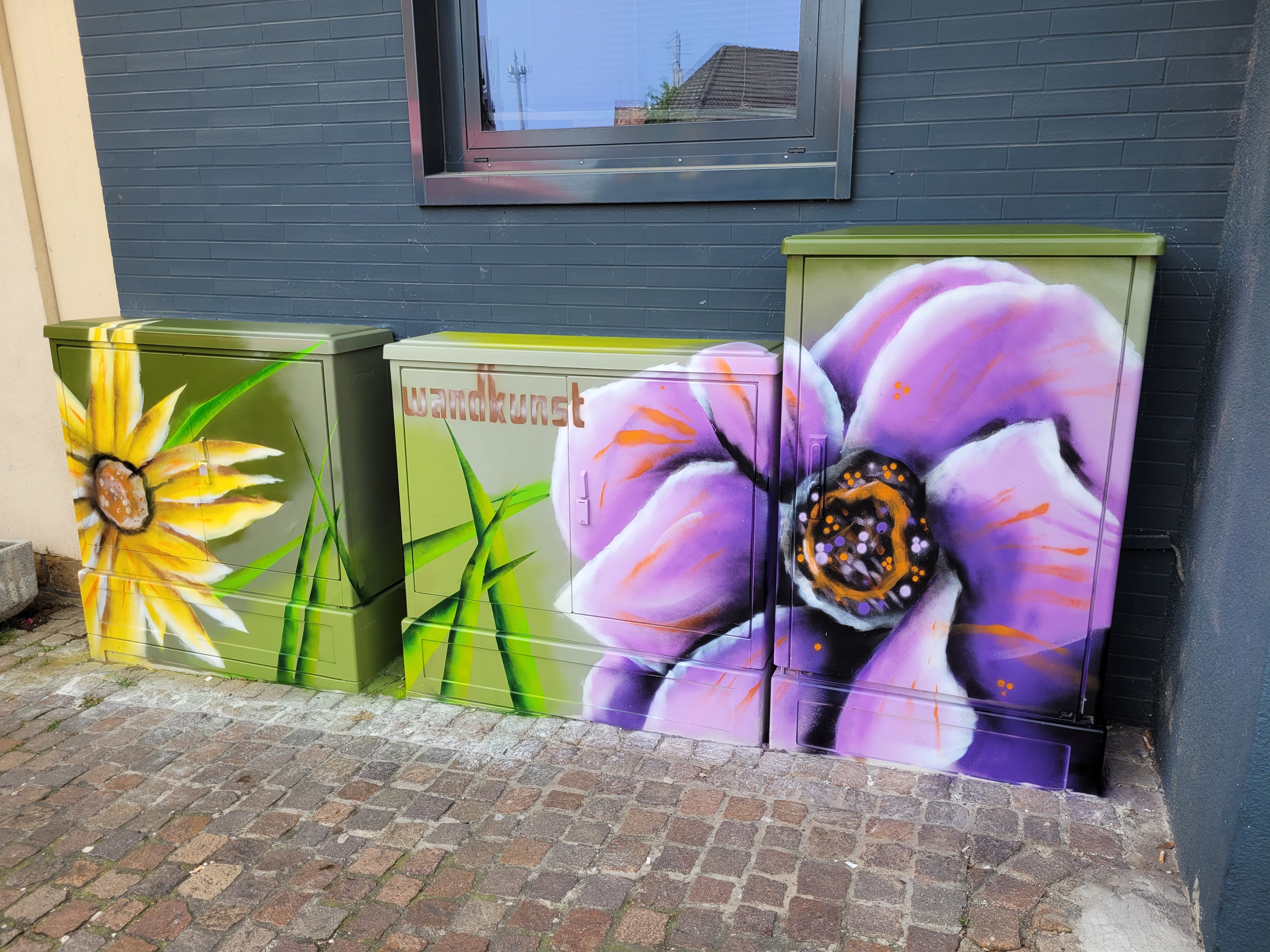 Stromkästen mit Spraykunst