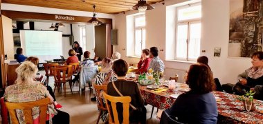 Zuhörende Vortrag Afghanischer Frauenverein