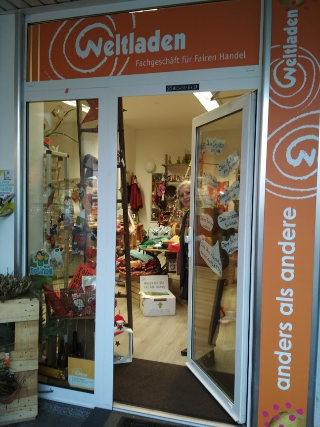 Eingang zum Weltladen.jpg