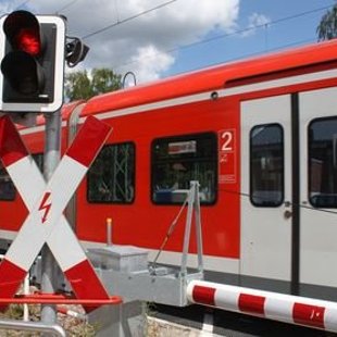 Bahnbergang mit Zug II Bahnbergang mit Zug II