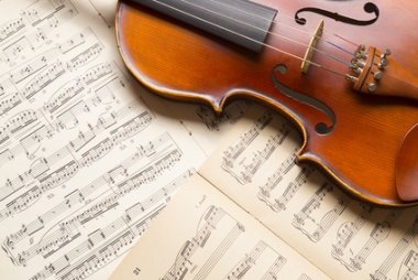 Vintage violin on the  sheet music.