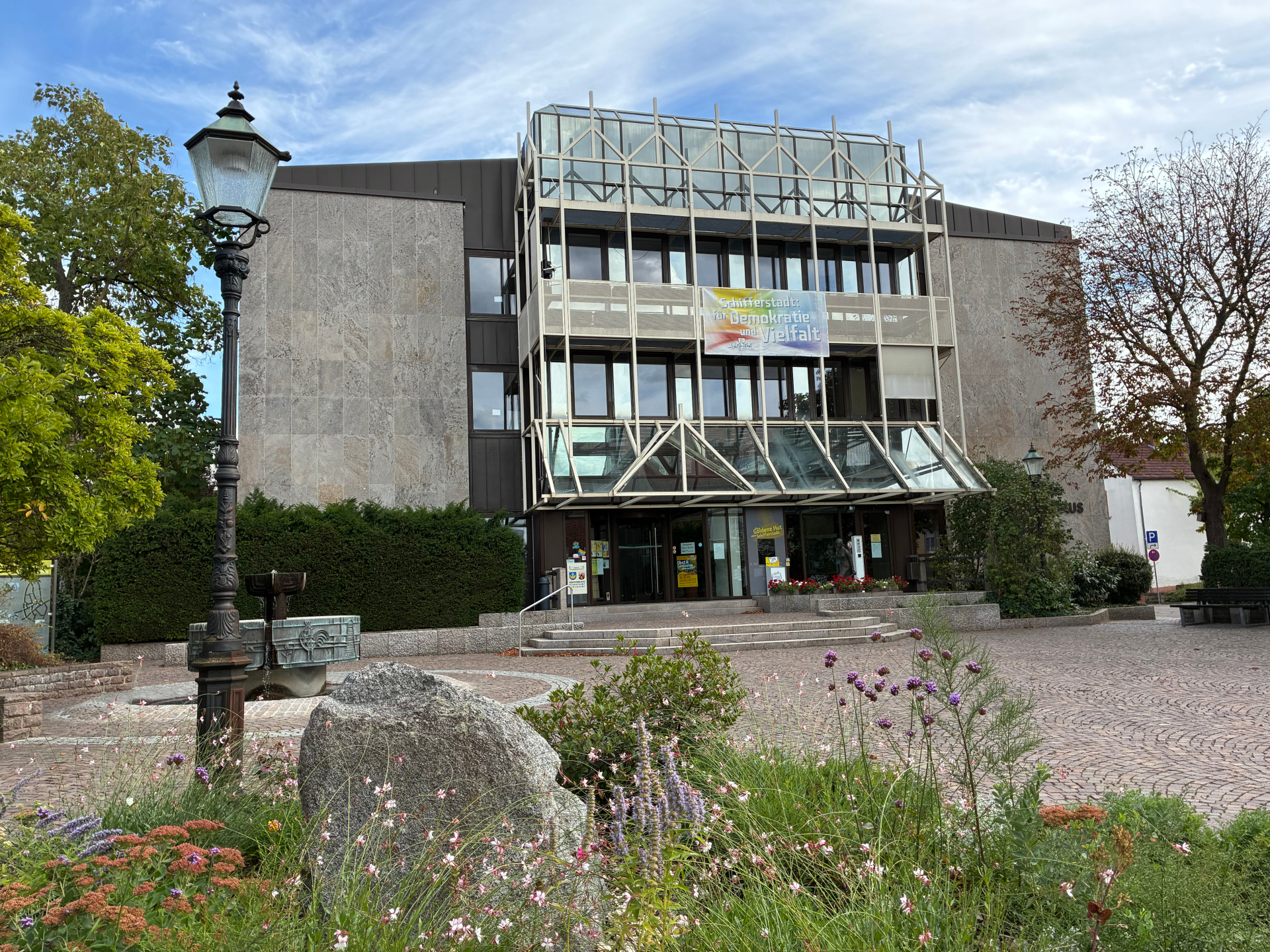 Rathaus im Sommer 
