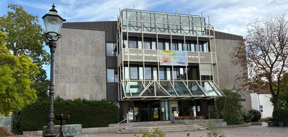 Rathaus im Sommer 