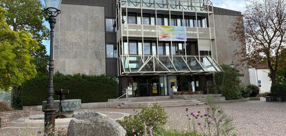 Rathaus im Sommer