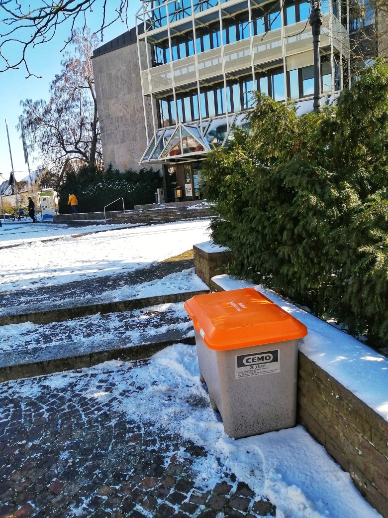 Splitbehälter am Straßenrand