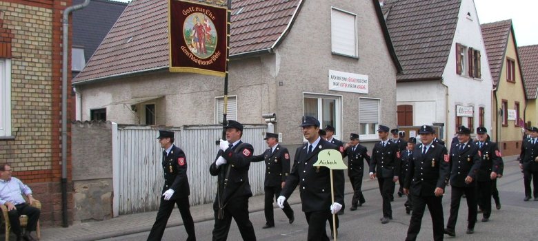 125 Jahre Freiwillige Feuerwehr Schifferstadt Aichach bei Festzug.jpg