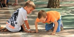 Spielende Kinder Spielende Kinder