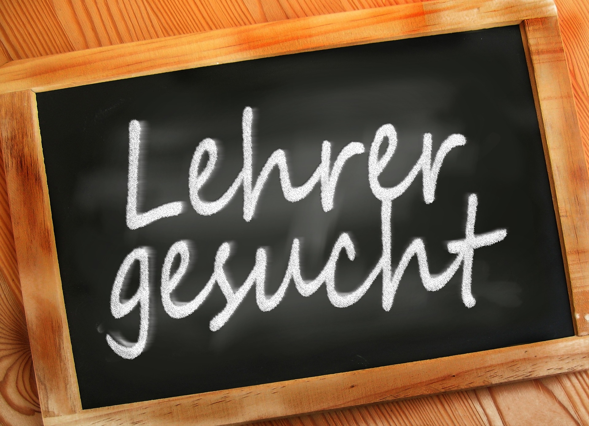 Tafelaufschrift Lehrer gesucht