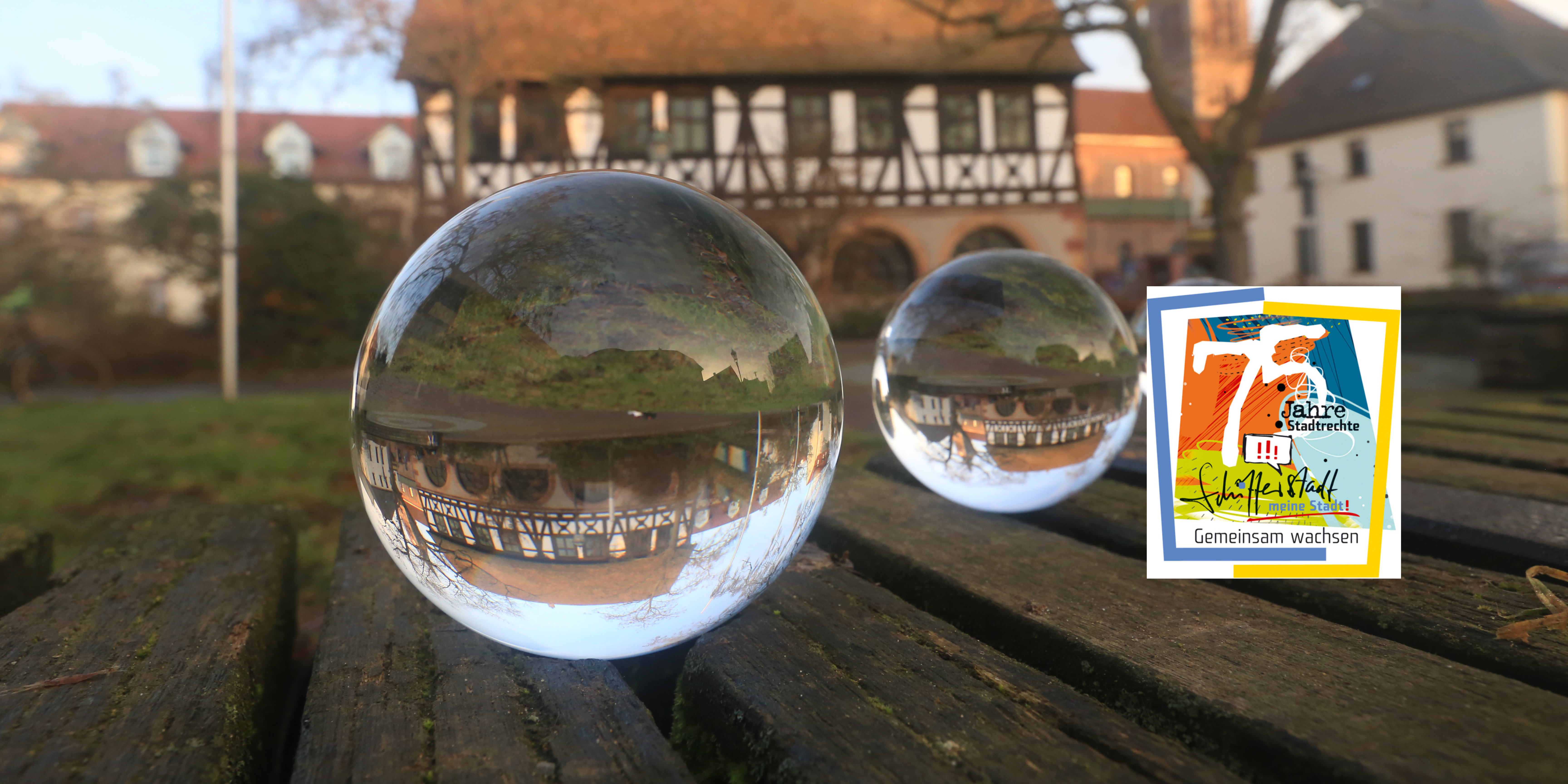 Glaskugel, Altes Rathaus, Signet 75 Jahre Stadtrechte