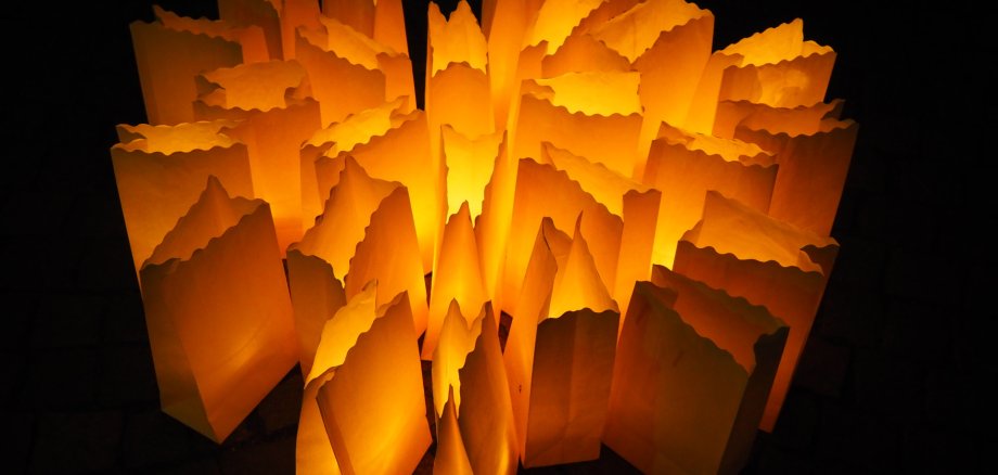 Lichter in Papiertüten