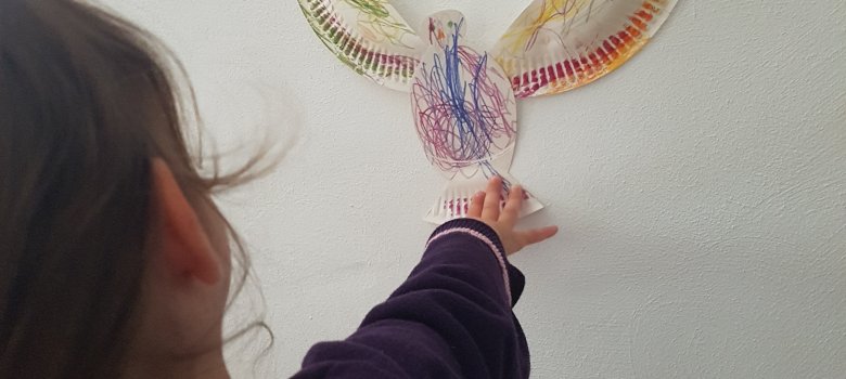 Kind mit Taube Kind mit Taube
