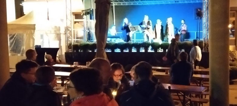 Shaian auf der Bühne