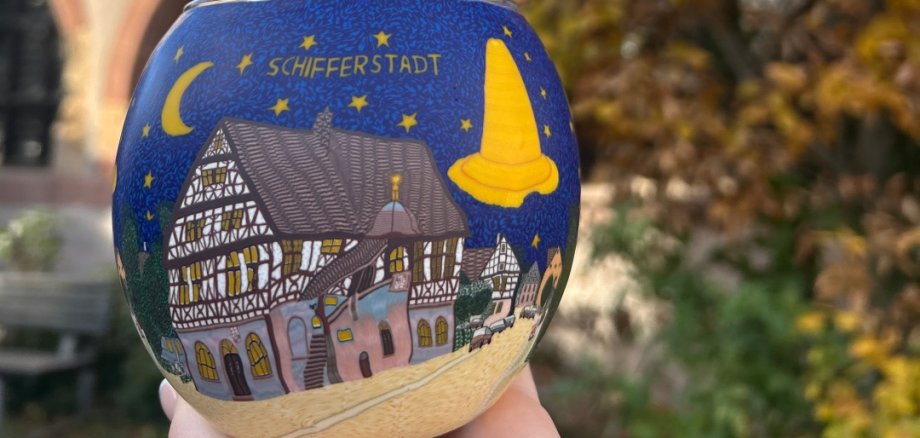 Leuchtglas mit Schifferstadt Motiv: Altes Rathaus bei Nacht