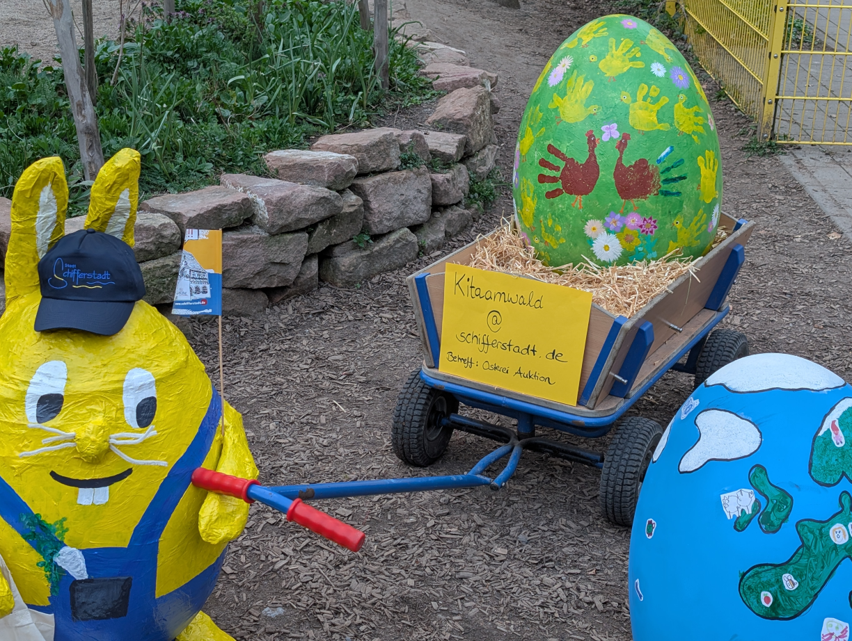 Ostereier, die von der Kita am Wald gestaltet und versteigert wurden