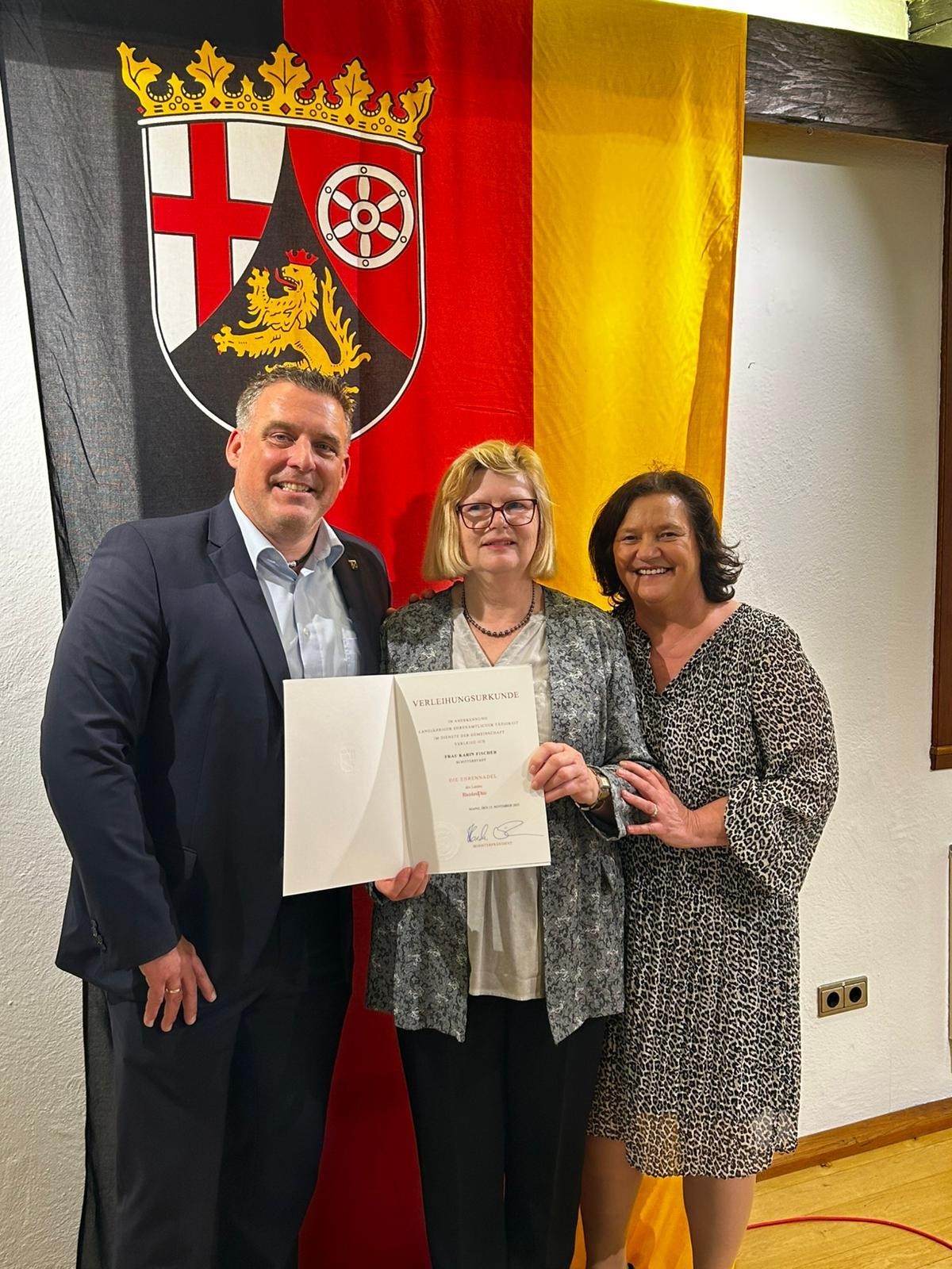 Landesehrennadel an Karin Fischer