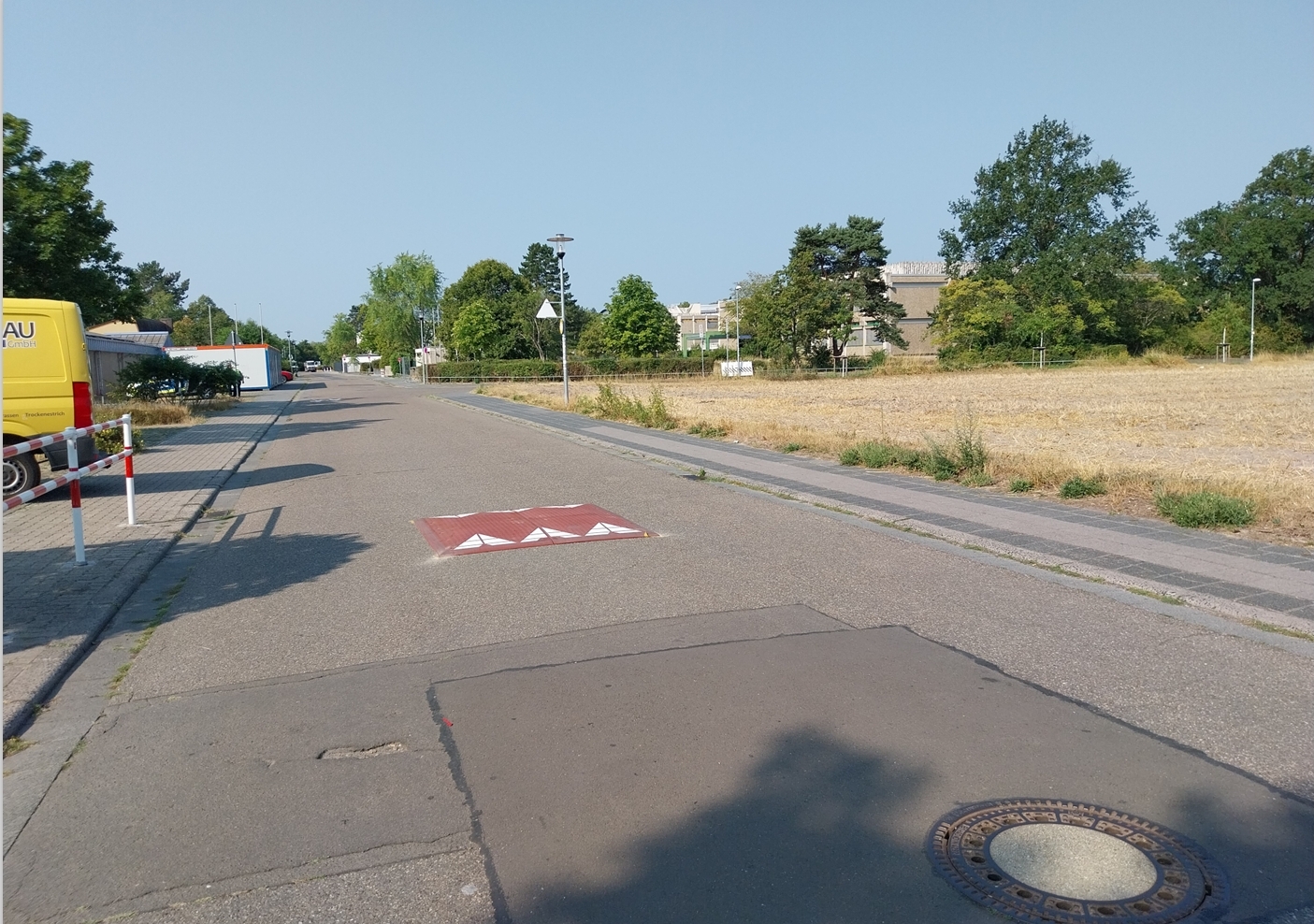 Schwelle auf der Straße